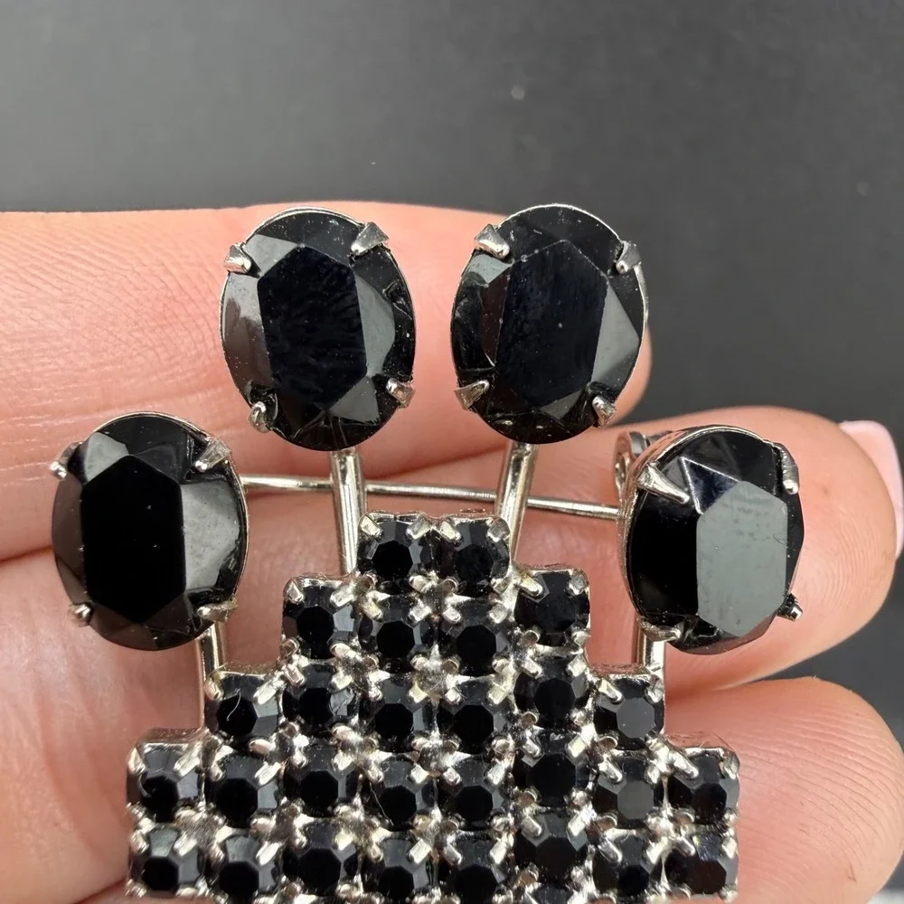 Vintage Dorothy Bauer Paw Print Brooch Dog‎ Silver Tone Black Rhinestone Signed